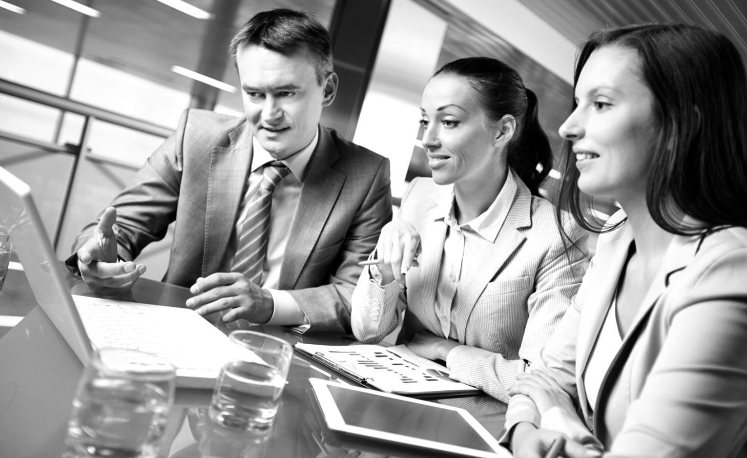 Präzise Finanzanalyse und Datenverarbeitung